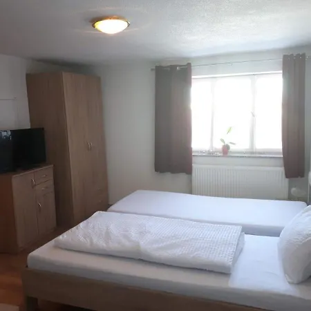 ゲストハウス Monteurhotel B27 3*