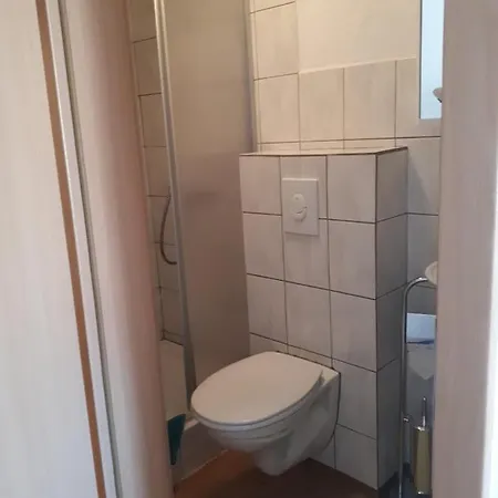 ゲストハウス Monteurhotel B27 3*